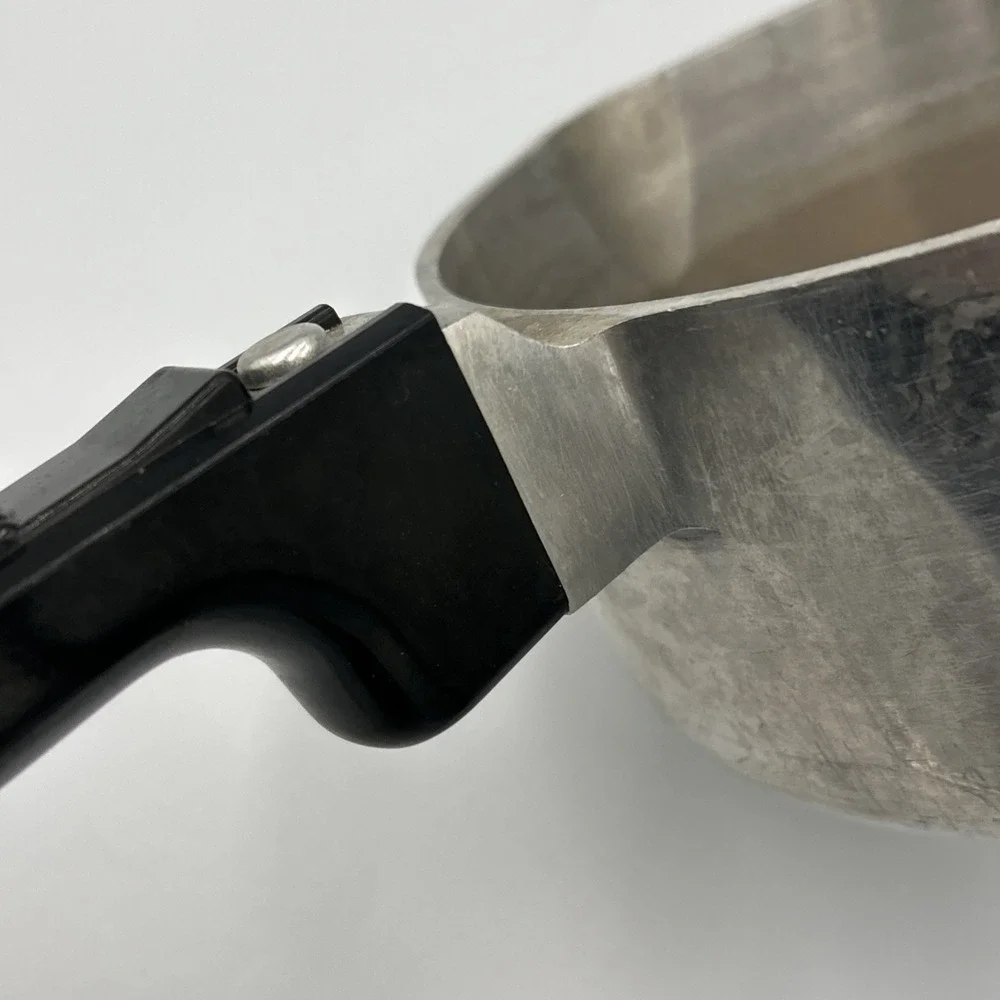 Vintage Magnalite Classic 2 Qt‎ Sauce Pan Double Spout With Lid 4682 Made In USA